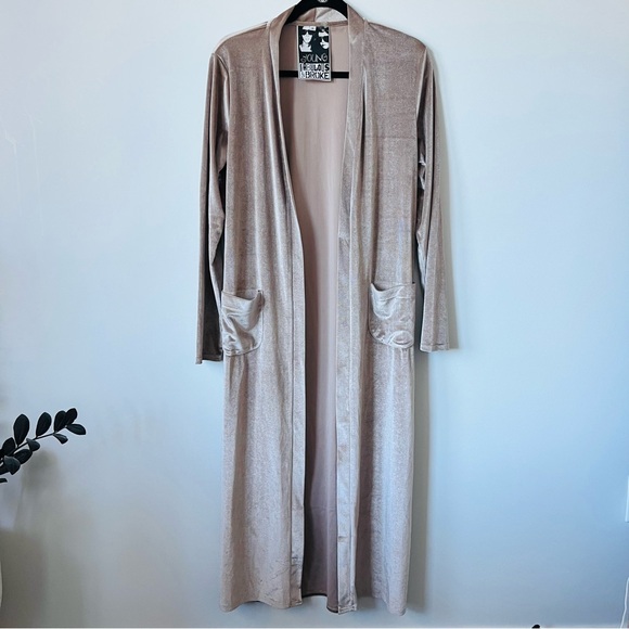 REVOLVE | Young fabulous & broke cream velvet duster small - Picture 2 of 9